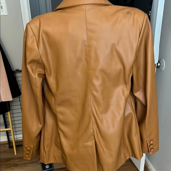 Bagatelle Tan Leather Blazer Modern Tailored Design - Picture 6 of 7